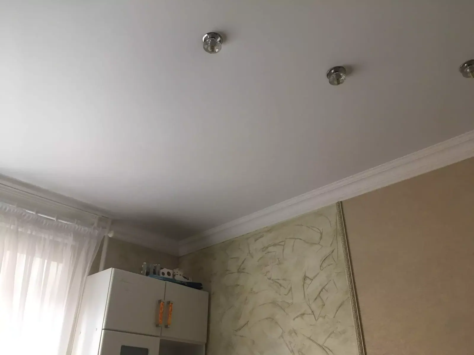 Матовый натяжной потолок в квартиру — Дербент, Ленина, 89, фото 3